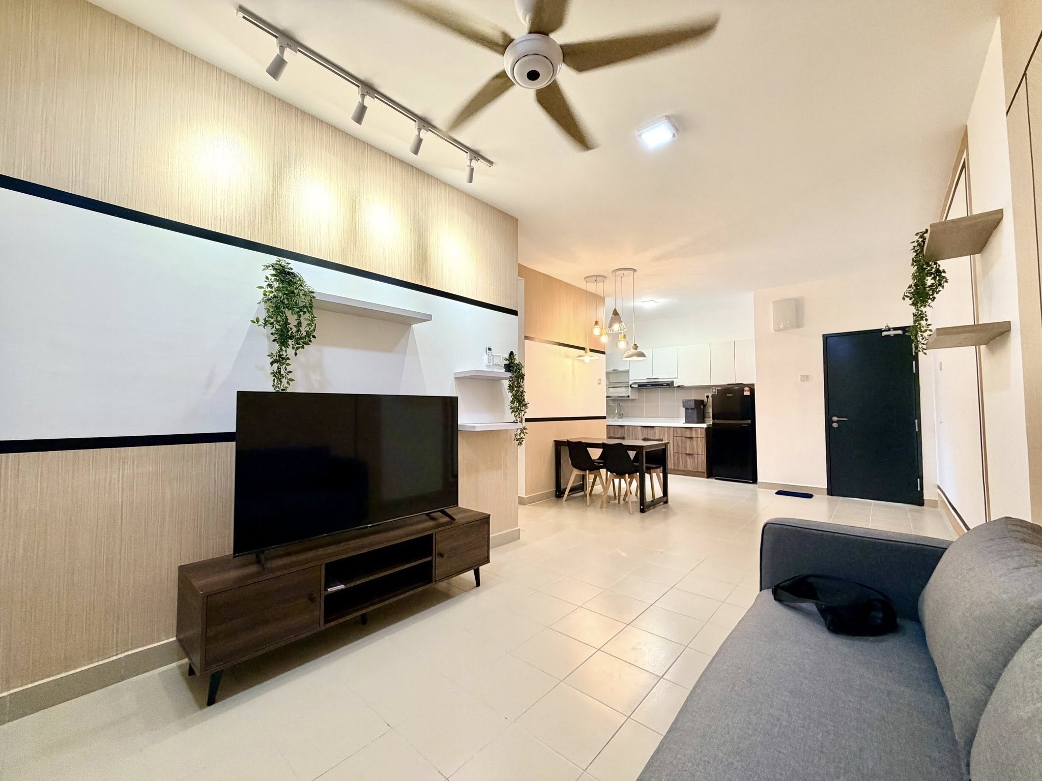 Ruang tamu moden untuk listing kondominium